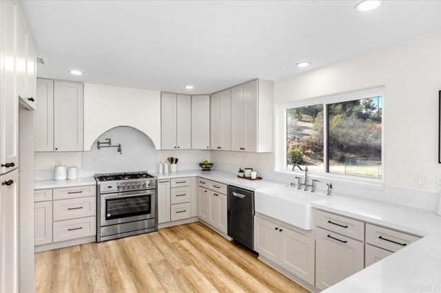 Detail Gallery Image 20 of 58 For 2918 Fairview Dr, Vista,  CA 92084 - 4 Beds | 3 Baths