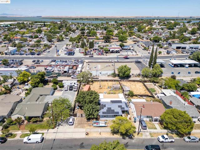 832 W 11Th St, Antioch CA: https://media.crmls.org/mediaz/92ff51cf-14df-4c92-b542-782c6c2e3bdb.jpg