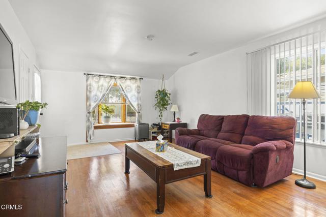 1213 Doris Avenue, Oxnard CA: https://media.crmls.org/mediaz/92ff6458-4b79-4e42-96dc-6bcebede2eff.jpg