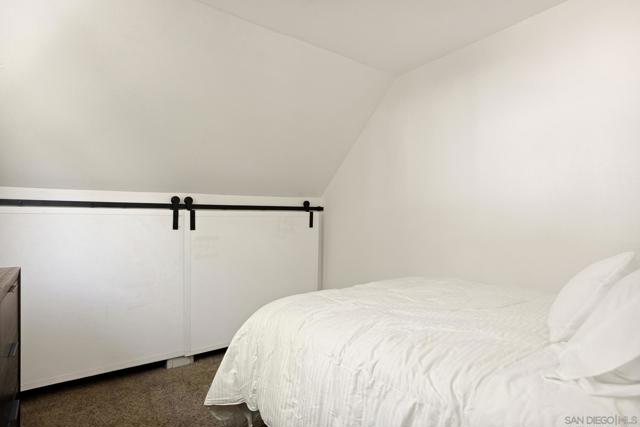 1141 Grass Valley Road, Lake Arrowhead CA: https://media.crmls.org/mediaz/92ff9007-76e6-4406-bebf-b4d323030be0.jpg