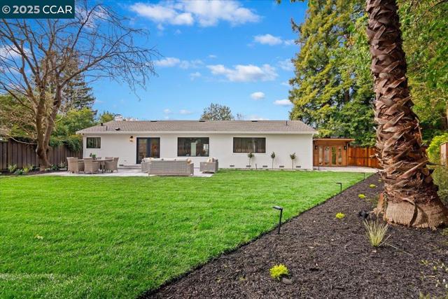 721 Sinnet Ct, Danville CA: https://media.crmls.org/mediaz/93000a46-5e1c-4c29-bbbb-59f67b8f4d3f.jpg