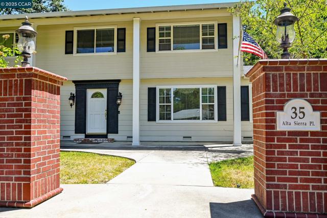 35 Alta Sierra Pl, Alamo CA: https://media.crmls.org/mediaz/930142d3-f7eb-4214-a2df-220ca923d708.jpg