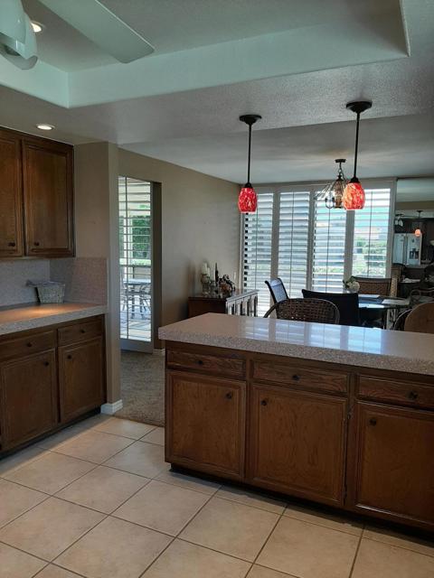 72385 Beverly Way, Rancho Mirage CA: https://media.crmls.org/mediaz/93020eda-4594-4134-899e-426f37dd5a42.jpg
