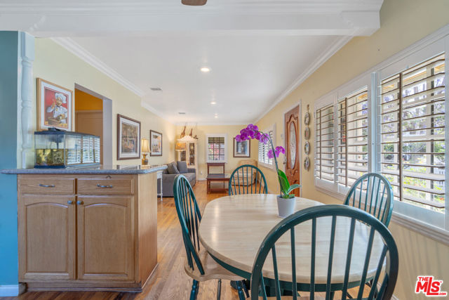 4436 Stansbury Avenue, Sherman Oaks CA: https://media.crmls.org/mediaz/93024352-4e70-47b6-bd01-a0788672d3e6.jpg
