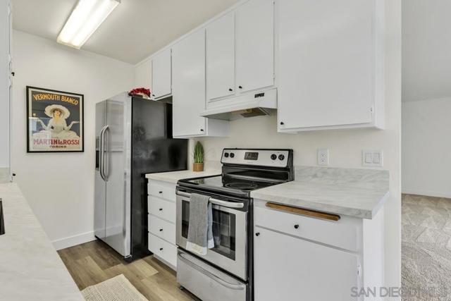 8515 Villa La Jolla Drive, La Jolla CA: https://media.crmls.org/mediaz/93028281-185e-4155-8923-c5fbb6bf66df.jpg