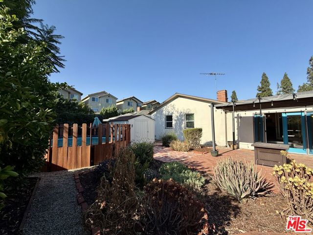 6938 Balboa Boulevard, Van Nuys CA: https://media.crmls.org/mediaz/9302b4e5-c534-46c7-b429-7d77cbf93766.jpg