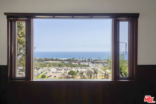3217 Colony View Circle, Malibu CA: https://media.crmls.org/mediaz/93031230-da21-4a6d-8dfc-49f32e79f379.jpg