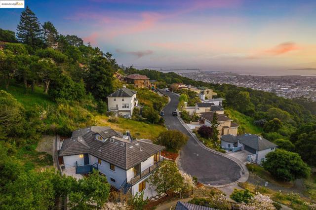1580 Regency Ct, El Cerrito CA: https://media.crmls.org/mediaz/9303c9e2-e87b-4849-8f59-24651f179f5b.jpg