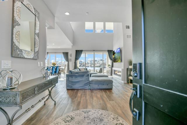 30 Grey Whale Pl, Bethel Island CA: https://media.crmls.org/mediaz/9303e38f-185a-4e85-a3bb-ee915f5d3824.jpg