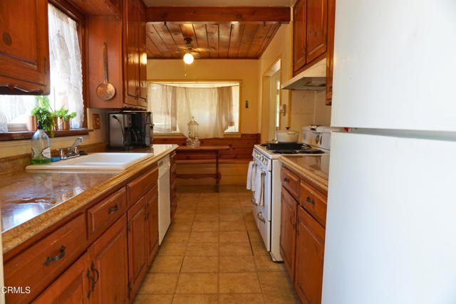 Detail Gallery Image 14 of 29 For 6631 Bevis Ave, Van Nuys,  CA 91405 - 2 Beds | 1 Baths