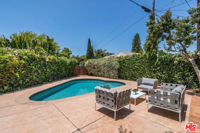 5967 Carpenter Avenue, Valley Village CA: https://media.crmls.org/mediaz/93060b6d-cb55-45b1-9917-7a2aa753a95e.jpg