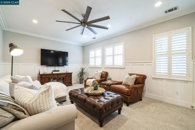 2261 Genoa St, Danville CA: https://media.crmls.org/mediaz/93062808-4f47-410d-b7d6-4e4577acb041.jpg