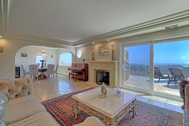5350 Edgehill Circle, Ventura CA: https://media.crmls.org/mediaz/9306d216-7661-4524-8e5c-536e8d274e1a.jpg