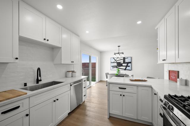 4281 Marcwade Dr, San Diego CA: https://media.crmls.org/mediaz/930719ea-25a0-4ff0-843e-9c78730fc329.jpg