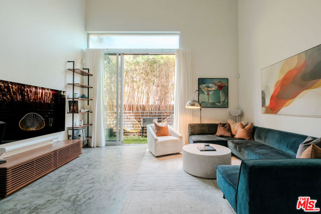 1220 N Orange Grove Avenue, West Hollywood CA: https://media.crmls.org/mediaz/9307394e-2986-449c-843b-fa0ab30104ea.jpg