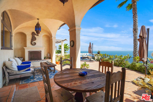 22800 Beckledge Terrace, Malibu CA: https://media.crmls.org/mediaz/93075da7-797a-4860-a329-79dc5ce01e96.jpg