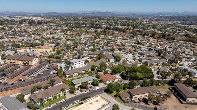 2201 07 Burroughs St, San Diego CA: https://media.crmls.org/mediaz/93084e23-8482-4071-9e87-0525e64d12d9.jpg