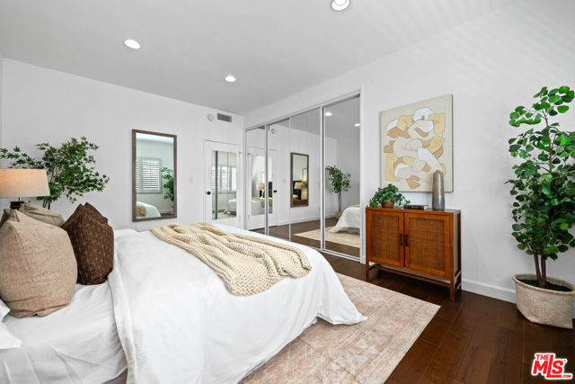 11928 Kiowa Avenue, Los Angeles CA: https://media.crmls.org/mediaz/930854a8-9d94-469c-9384-a93d967a4d6a.jpg