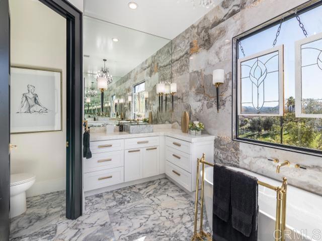 2255 Via Dulcea, Fallbrook CA: https://media.crmls.org/mediaz/930866e3-151f-403a-bf38-d70445073483.jpg