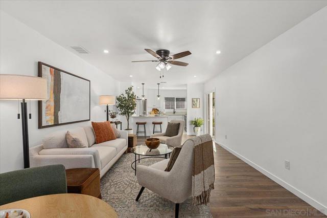 4617 Westridge Dr, Oceanside CA: https://media.crmls.org/mediaz/93090bc3-9ed4-4c7d-94a6-bc2e69d6bf3c.jpg