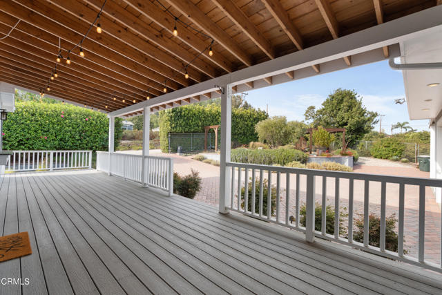 2102 Buena Vista Drive, Camarillo CA: https://media.crmls.org/mediaz/930923c9-a746-4735-bde5-91b45174ddb3.jpg