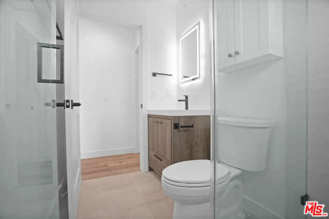 2808 S Cloverdale Avenue, Los Angeles CA: https://media.crmls.org/mediaz/93097e59-a3d5-48db-995e-97466c293b91.jpg