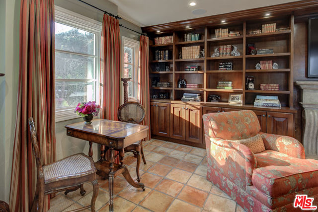 2880 NICHOLS CANYON Road, Los Angeles CA: https://media.crmls.org/mediaz/930a2e70-98e1-40df-8870-87f8b79abbb8.jpg