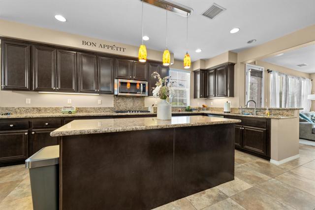 32113 Sycamore Ct, Temecula CA: https://media.crmls.org/mediaz/930ac213-d083-4dad-a42c-5d41cf2dbe42.jpg