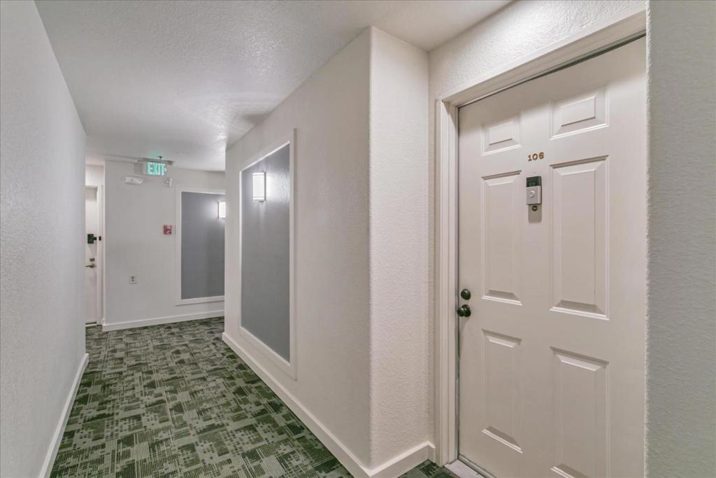 https://media.crmls.org/mediaz/930b0590-fa8d-4896-9e16-e61a8165d9bf.jpg?preset=X-Large
