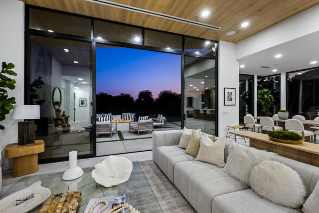 137 Kiva Drive Drive, Palm Desert CA: https://media.crmls.org/mediaz/930b8194-dbe0-4285-af79-7931e1022897.jpg