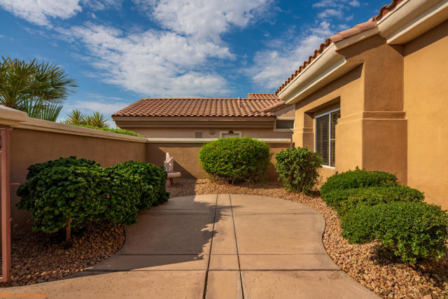 37953 Grand Oaks Avenue, Palm Desert CA: https://media.crmls.org/mediaz/930bb119-9237-4283-8c69-c6781597daa8.jpg