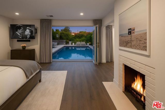 602 N Whittier Drive, Beverly Hills CA: https://media.crmls.org/mediaz/930c0c7b-b352-4e26-8dea-9cfe0ab81a1b.jpg