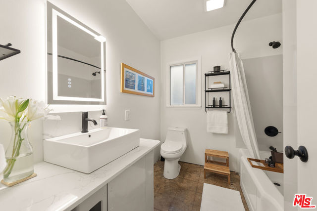 10959 Venice Boulevard, Los Angeles CA: https://media.crmls.org/mediaz/930c1f92-44dd-48ad-ae04-e87a094d2478.jpg