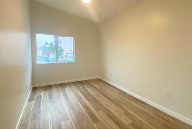 2104 Diamond St, San Diego CA: https://media.crmls.org/mediaz/930c488c-4731-40ca-8f93-d465d0aaefb1.jpg