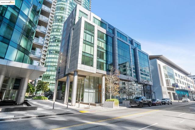 333 MAIN, San Francisco CA: https://media.crmls.org/mediaz/930c8d68-ab47-424a-b462-c516d6e055fb.jpg