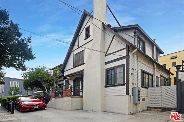 5076 Lemon Grove Avenue, Los Angeles CA: https://media.crmls.org/mediaz/930cc223-4cfb-461b-8994-fa4e312952bd.jpg