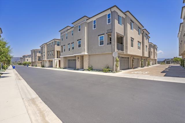 1221 Sunrise View, San Marcos CA: https://media.crmls.org/mediaz/930d1252-ca01-4c4b-8184-ef9123de6c5b.jpg