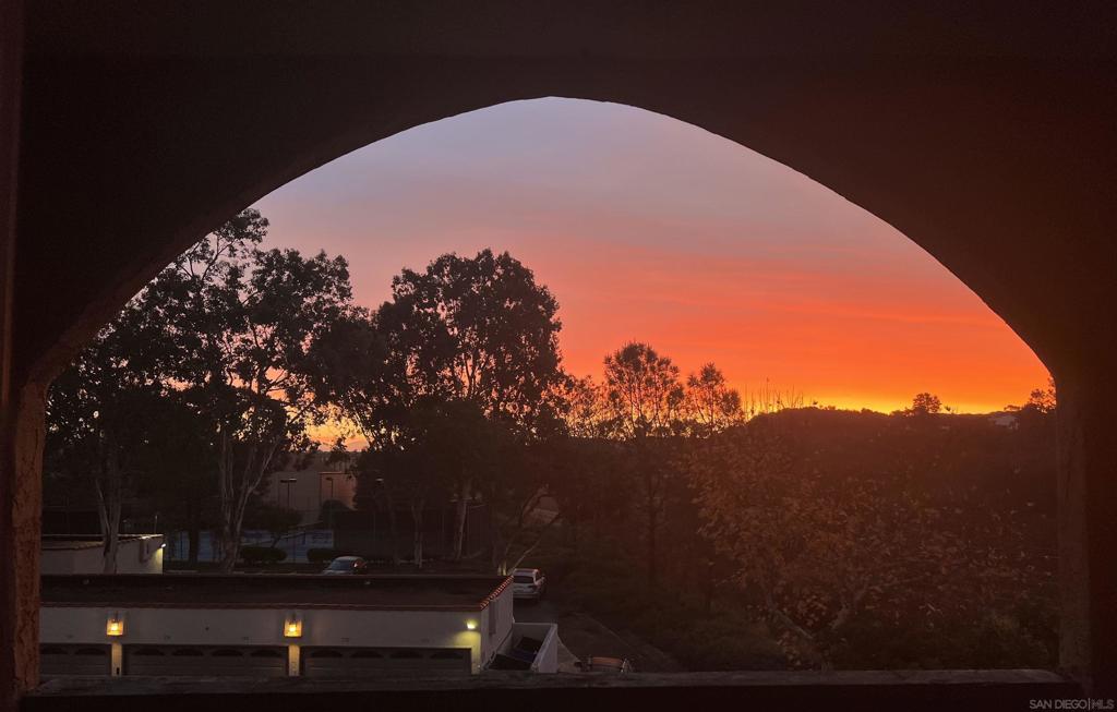 https://media.crmls.org/mediaz/930d2085-65e9-442e-b078-13a9867584c9.jpg?preset=X-Large