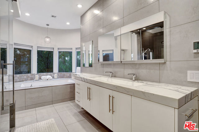 4102 Cachalote Street, Woodland Hills CA: https://media.crmls.org/mediaz/930da4de-8afb-40b8-9472-88241ac9f1bf.jpg