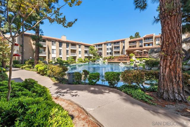 1855 Diamond St, San Diego CA: https://media.crmls.org/mediaz/930e5ce7-f3e6-49e4-9ec2-7b865bd49410.jpg