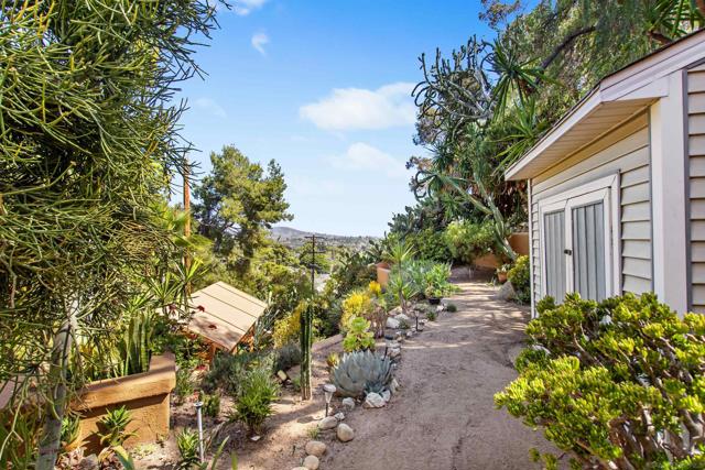 4723 Boulder Pl, La Mesa CA: https://media.crmls.org/mediaz/930e9240-6e62-4232-94cc-b548f633a64f.jpg