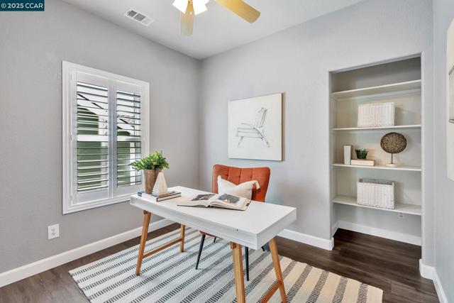 300 Saint Augustine Ct, Benicia CA: https://media.crmls.org/mediaz/930e9699-76d4-422b-8f89-2914d5dfdbba.jpg