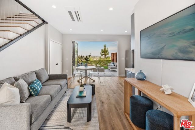 5830 Desert View Drive, La Jolla CA: https://media.crmls.org/mediaz/930ec975-2791-42ee-b102-74968848066c.jpg