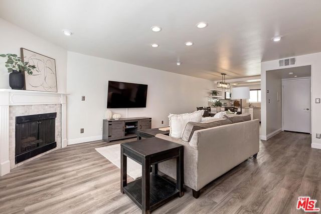 14332 Dickens Street, 10 photo 4