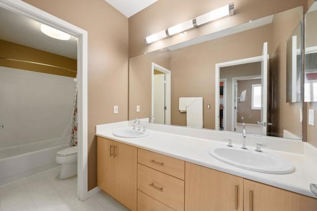 2853 Regatta Drive, Oakland CA: https://media.crmls.org/mediaz/930ee866-7558-4dc2-93fa-0403d09ca2b0.jpg