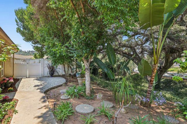 2807 Carlton Way, Fallbrook CA: https://media.crmls.org/mediaz/930f0027-cf00-4a94-a53d-bb87b552a8f2.jpg
