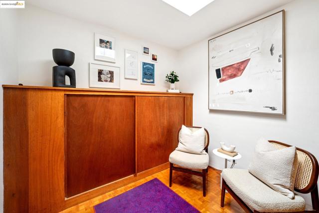 2760 Park Blvd, Oakland CA: https://media.crmls.org/mediaz/930f69c5-86d2-40f1-8838-a5b6d19e97fc.jpg