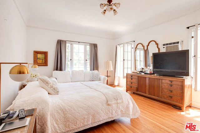 Image 4 of 17 For 650 La Jolla Avenue