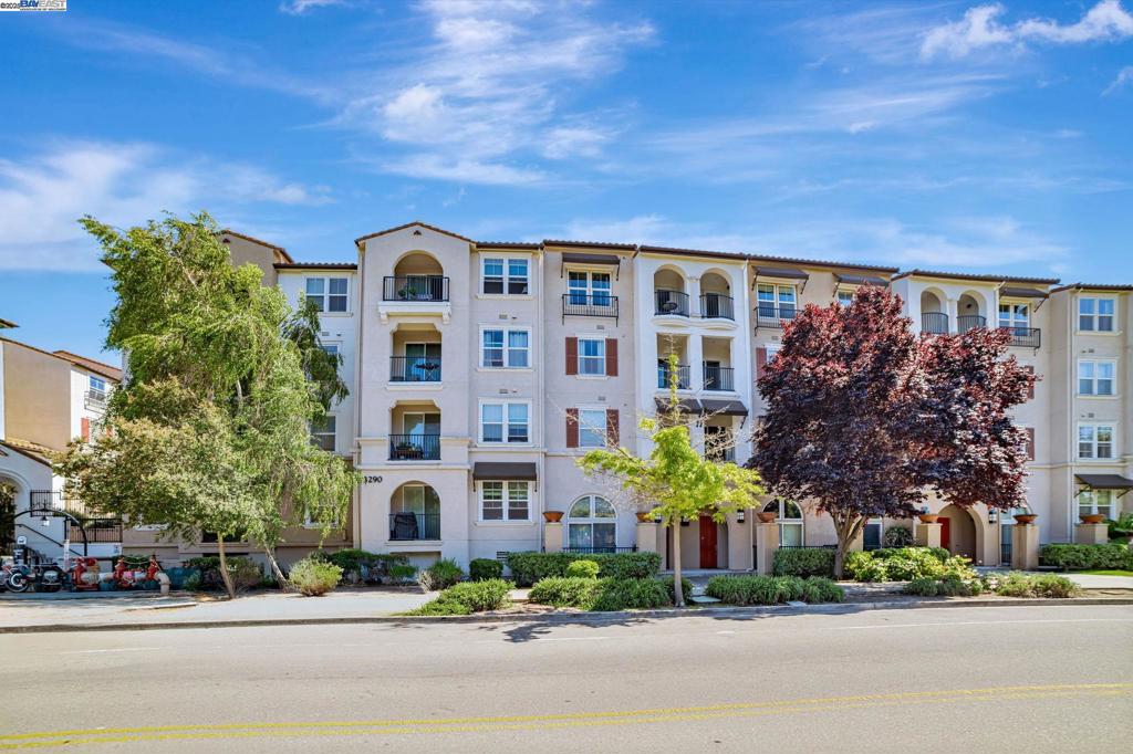 3290 Maguire Way #414
