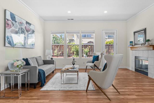 336 Arrowhead Way, Hayward CA: https://media.crmls.org/mediaz/93108632-eb3a-4310-8b74-c3de21a9a9e4.jpg
